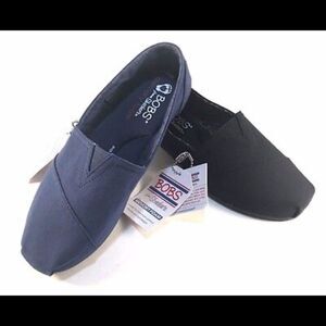 SKECHERS Women's BOBS Plush Peace and Love Casual Shoes, Black, NWT, bundle/save